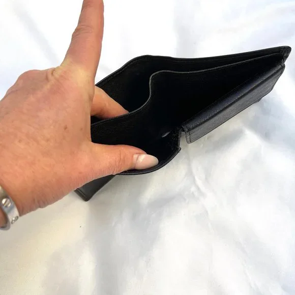 Auc Louis Vuitton Bifold Epi Black Vintage wallet